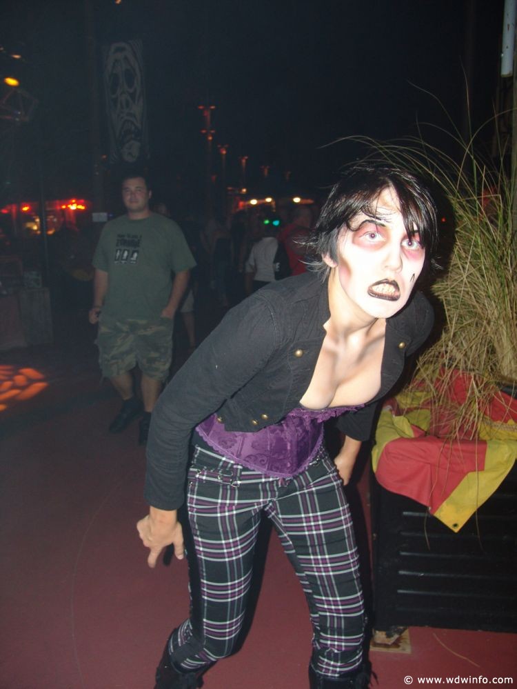 Halloween-Horror-Nights-2009-47