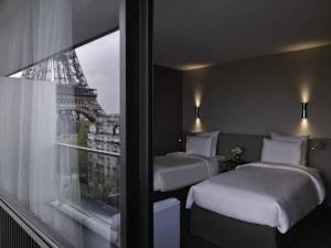 deluxe-twin-room-balcony-with-eiffel-tower-view-26730-30735127_w300.jpg