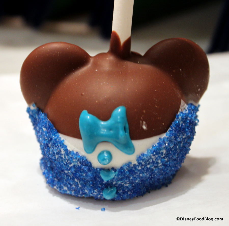 Close-Up-of-Disneyland-Mickey-Mouse-Cake-Pop.jpg