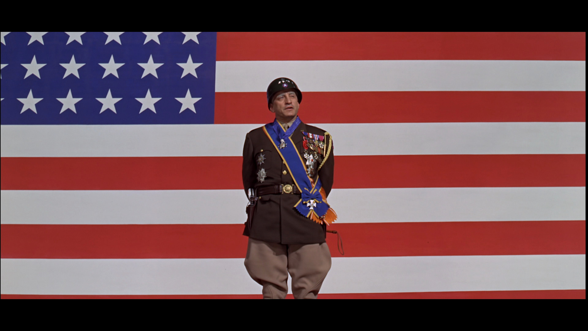 patton_speech_in_front_of_giant_flag_george_c_scott.png