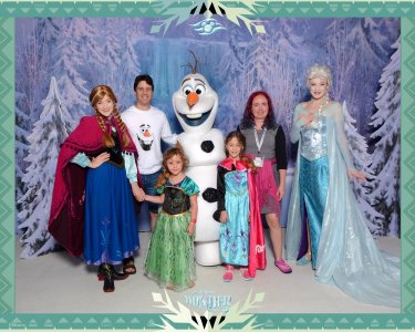 1736-66753642-Frozen FZ Anna and Elsa 4 Aft-46355_GPR (1).jpg