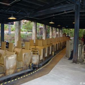 Expedition_Everest_Train_04