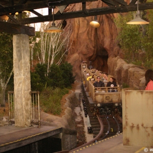 Expedition_Everest_Train_05