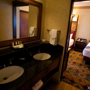 Wilderness-Lodge-deluxe-room-015