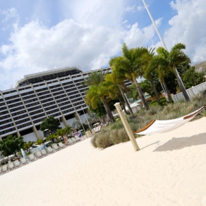 Contemporary-Resort-Pools-025