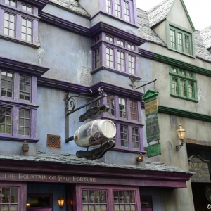 WDWINFO-Universal-Diagon-Alley-Harry-Potter-Fountain-of-Fair-Fortune-001