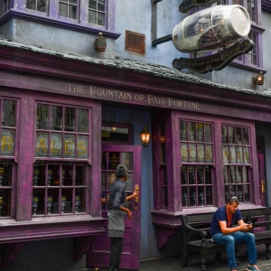 WDWINFO-Universal-Diagon-Alley-Harry-Potter-Fountain-of-Fair-Fortune-002