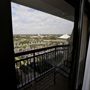 Contemporary-resort-tower-room-09