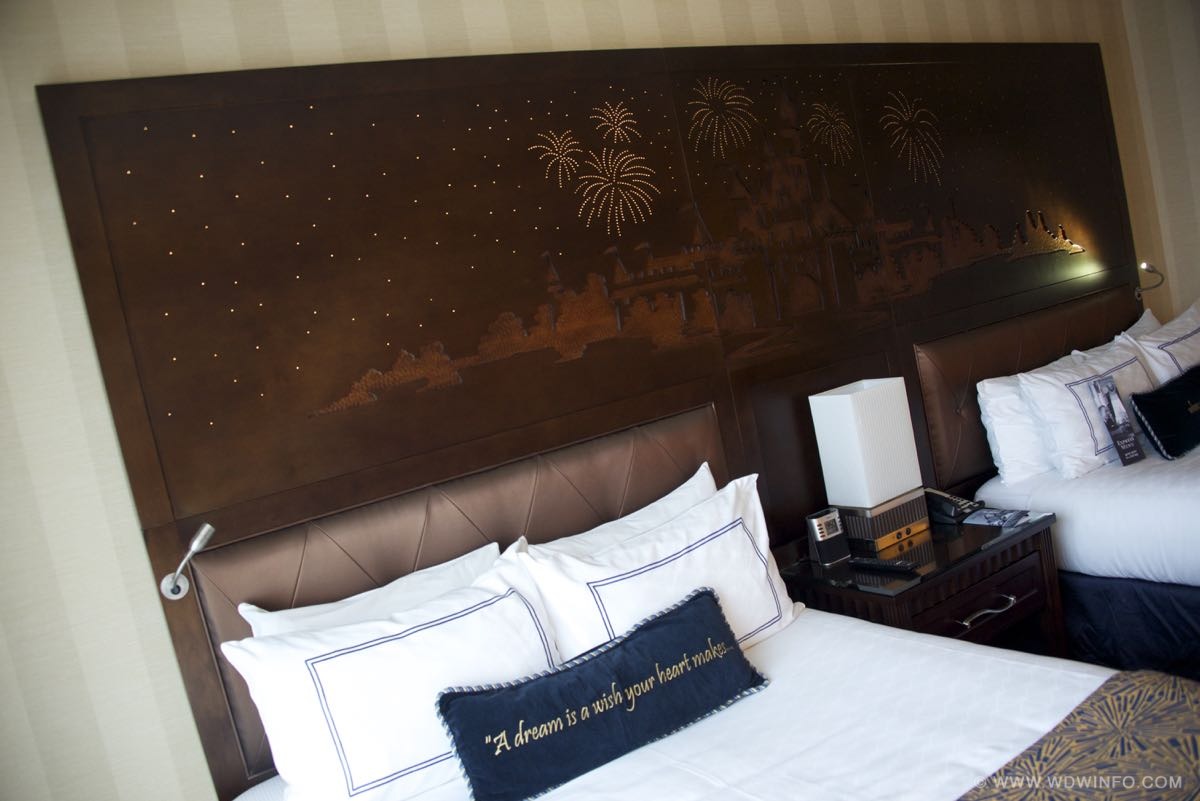 Disneyland-Hotel-Standard-Room-13