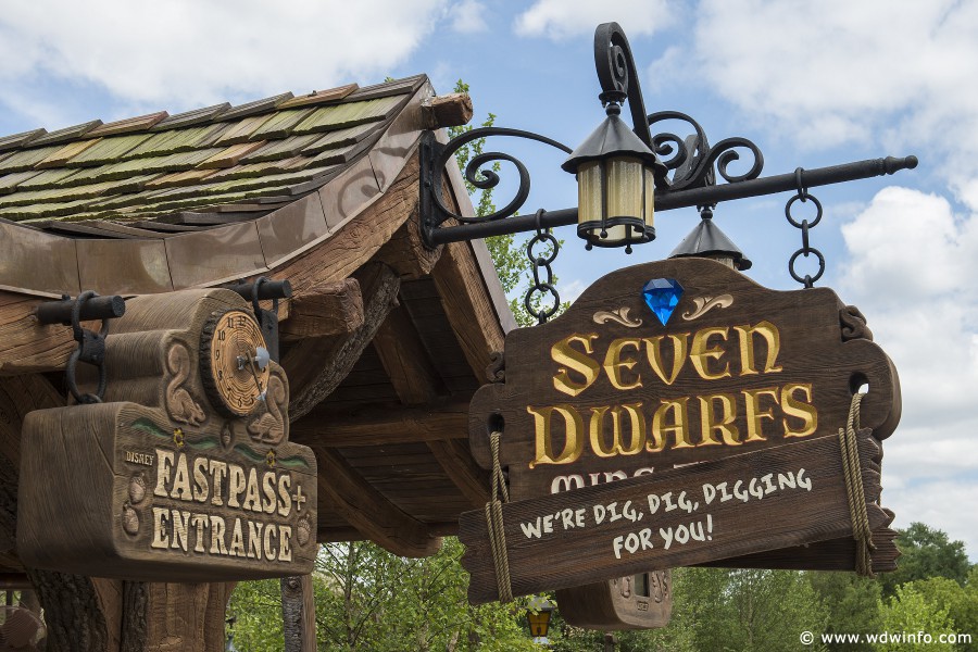 Seven dwarfs mine train 2024 disneyland