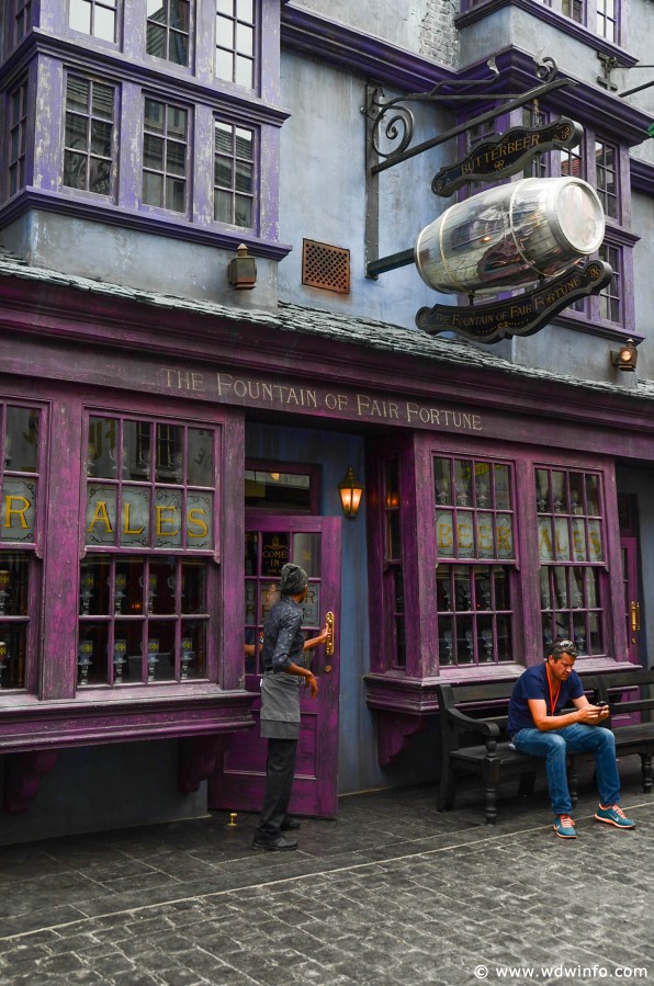 WDWINFO-Universal-Diagon-Alley-Harry-Potter-Fountain-of-Fair-Fortune-002