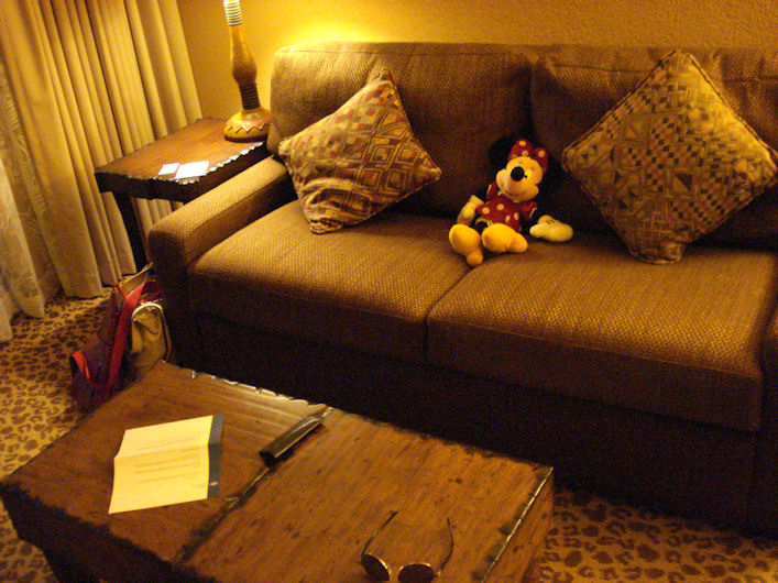 disney-animal-kingdom-lodge-sofa.jpg